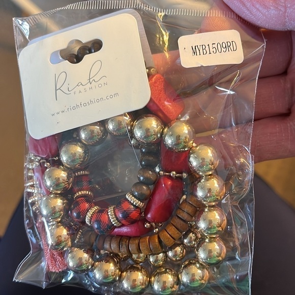 NWT Women’s RIAH Fashion Gold, Red and Black Buffalo Check Bracelets! - Picture 3 of 3